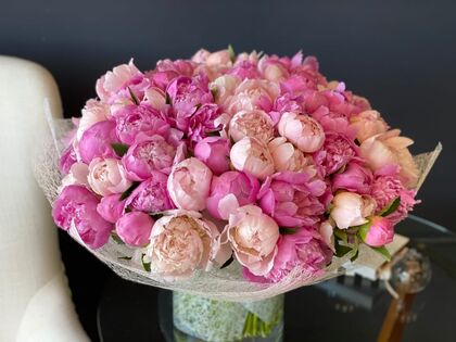 100 Peonies Spectacular